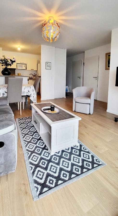 Appartement Moderne Finement Decore Avec Balcon A Vannes Centre Exterior foto